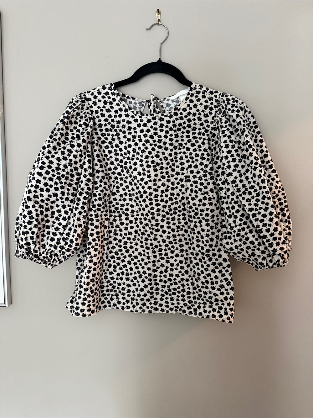 H&M Black and White Puff-Sleeve Floral Blouse